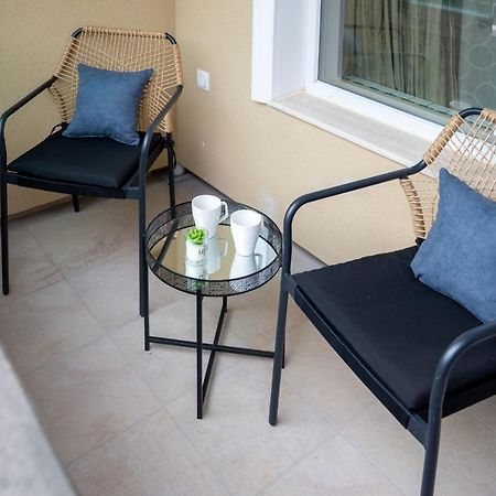 Modern Central Studio Apartment Sofia Exterior photo